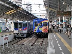 08:34 高松駅には、08:49発のアンパンマントロッコ2号が発車待ちをしていた
誰も乗客はいなかった。坂出駅から乗るみたい。
岡山まではとっても時間が掛かるそうだ。