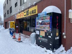 札幌ではラーメン二郎に行くことにした。