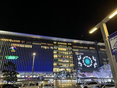 ああー本当にお腹いっぱい。
お腹ごなしに博多駅にお散歩。
イルミネーションが綺麗！