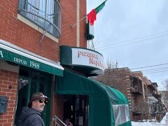 この日のお昼ごはんはこちらのお店“Pizzeria Napoletana”です