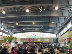 そしてやってきました“Marché Jean-Talon”
車はここの有料駐車場に止めました
ちなみにPiccola Italia（Little Italy）の中にあります