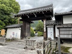 天龍寺に着きました。

あじさいが開花中ですよ～♪

★天龍寺（世界遺産）
https://www.tenryuji.com/