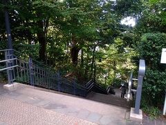 おやつタイムのあとは港の見える丘公園の北にある
フランス山地区に向かいました。