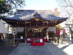 草加神社（拝殿）（安土桃山時代に大宮の氷川神社より分霊をした。明治４２年に氷川神社より草加神社と改名をし、草加の総鎮守となる。１４の末社があります。）