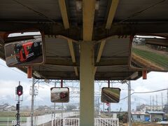 東員駅に到着。ここでしばらく停車することになる。