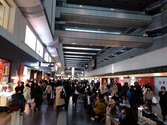 今日は大晦日
そこそこ空くと思いましたが
羽田空港は大混雑です！