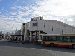 二宮駅からスタート

自宅から車で首都高、東名、厚木道路を通って50分くらいで二宮に到着。
途中の厚木では富士山がはっきり見えた。
期待できるかな。
