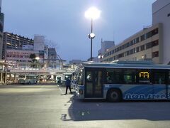 本当は翌日16日月曜日から来る予定でしたが調べてみると土浦でイルミネーションがありこの日が最終日ということで15日出発に変えました 駅から17時にバスが出る予定なので向かいます