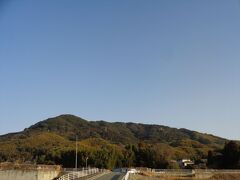 映画のストーリーには直接絡みませんでしたが、大牟田の風景が描写されるシーンで登場した三池山。大牟田市の東側に位置し、南関町との間にある山です。
