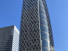 新宿センタービル前集合。
天気も良く、コクーンタワーが映えます。