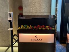 ホテルのレストラン『TENQOO』で朝食をいただきます。
朝6時からいただくことができます。
現在7時、窓側の眺望のいい席はほとんど埋まっています。