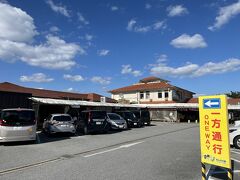 ちょっと遅めの昼食とお土産を探しに『おんなの駅　なかゆくい市場』に到着