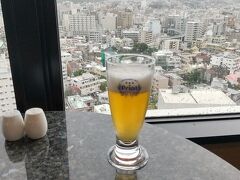 那覇3日目。
ハイアットリージェンシー那覇のクラブラウンジで朝食。
ですが、まずはビール。