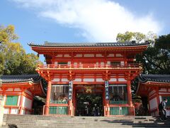 仁和寺からバスで40-50分。八坂神社です。
前回メチャ混みで御朱印諦めていたので再挑戦できてちょうどよかったです。