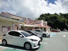 
奥武島を後にして再び海岸線をドライブ

途中、道の駅のようなところで休憩