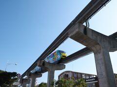 赤嶺駅で下車しレールに沿って
登り坂をえっちらほっちら
旅行カバンは
空港からホテルへ直送してます

https://airporter.co.jp/