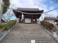 駅からすぐのホテルに荷物を預け、酔っ払う前に阿智神社へ。