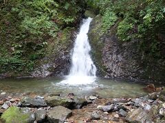 　行く手に現れたのは風挙の滝。