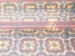 ＜西尾市岩瀬文庫＞
西尾市・亀沢町
児童館前の階段
次に日本を代表する古書ミュージアムの岩瀬文庫へ
地元出身の実業家 岩瀬弥助氏が、市民のために1908（明治41）年に創設した私立図書館、戦後に西尾市へ移管