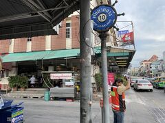 夕方、小腹が空いたので、ホテルから歩いていける距離のデンダムへ。