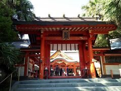 【青島神社】
有名な神話「海幸彦・山幸彦」の舞台であり、前述の通り、山幸彦と豊玉姫が結ばれた地でもあることから、縁結びにご利益があるんだそう。
今回結構神社周ったけど、これが最後の参拝ですな。