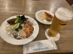 ビュッフェの夕食
エキストラゴールドと共に