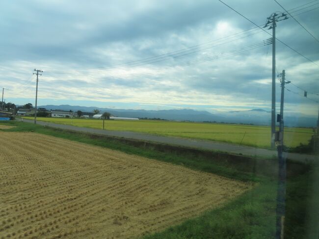 米どころを走り抜けていく特急「いなほ」　<br /><br />命名された原点でしょうね<br /><br />