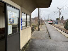 岩松院は小布施一つ手前の都住駅からでも歩いて行ける(しかも若干小布施駅よりは近い)という口コミを読んで都住駅で降りました。