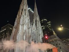 地下鉄からの排気の湯気
セントパトリック教会