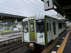 9時50分。三沢駅から快速しもきたに乗る。
青い森鉄道から大湊線に乗り入れ下北半島につづく電車。