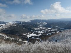 11時ごろから雲が取れて晴れる予報だったため、リゾートセンターに移動して、雲海ゴンドラに乗車。予報通りに見事に雲が取れた。