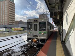 13:10、南千歳から20分で苫小牧駅に到着、上空は青空が広がっている、幸先いいぞ