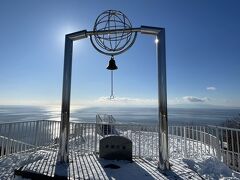 急な雪の坂道を登ってたどり着いたからの感動もひとしおです