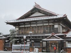 太宰治の生家が「斜陽館」として公開されています