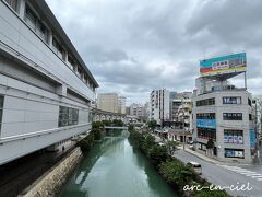 今回滞在するホテルの最寄り駅「旭橋」で下車します。
この時期は、ど～んよりと曇ったお天気が多いです。。。