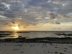 平日、ワーケーション前に散歩。宿泊施設そばの朝焼け。