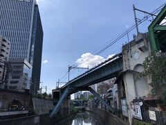 神田川橋梁はなんかすごい。

手前の松住町架道橋と連続する風景は独特ですね。