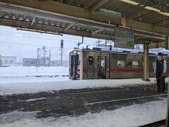 札幌駅に到着後、根室花まるでお昼ごはん。
札幌15:00発 - 旭川16:25着のライラック23号で旭川へ。

先行列車の遅れの影響でライラック23号も遅れていたが、深川駅で留萌本線の留萌行きに接続をとっていた。