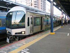 下車しました。坂出駅では沢山の方が乗降されています。