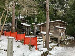 竹林をすぎると、御髪神社
今日の目的地で、かみだのみ