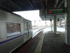 06:54苫小牧駅に到着、一旦ホテルに戻って朝食と荷物を取って再び苫小牧駅から07:40発の特急北斗4号で再出発です、列車は5分ほど遅れていました