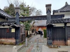 こちらははす向かいにあった忍者寺と呼ばれている妙立寺。
