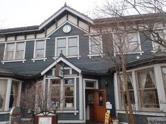 軽井沢観光会館の建物ですが、中に入っている人は誰もいません・・・・