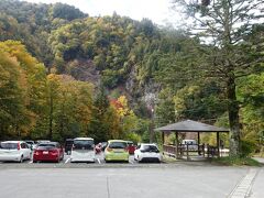 　９：１９　女夫渕温泉駐車場に到着。写真を撮りながら歩いて１時間半足らずでした。