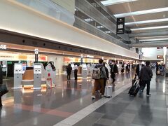 ●羽田空港第一ターミナル

ANA派な僕。
今回は、フィンエアーのマイレージ維持の為に、JALを使います。
久しぶりな羽田の第一ターミナルです。