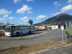 お世話になっている町営バスさんの車庫を通過。
昔の町役場みたいよ。

大きな病院は無くて、骨折等の処置は
ヘリで広尾病院に運ばれちゃうんだって。