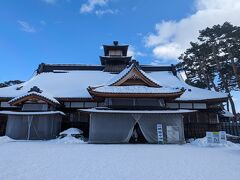 雪の箱館奉行所。
日本最初の開港地のひとつ箱館で、幕末の北辺警備と対外折衝の重責を担ったそうです。