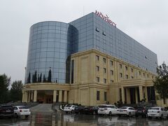 目的地だったホテル、レギスタン・プラザへ到着・・・と思ったら、名前が変わっていてMOVENPICKになっていた。