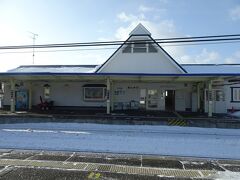 08:36、摩周駅に停車、摩周湖や阿寒湖の観光拠点ですね、数人の乗客がありました