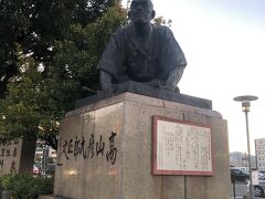 高山彦九郎像